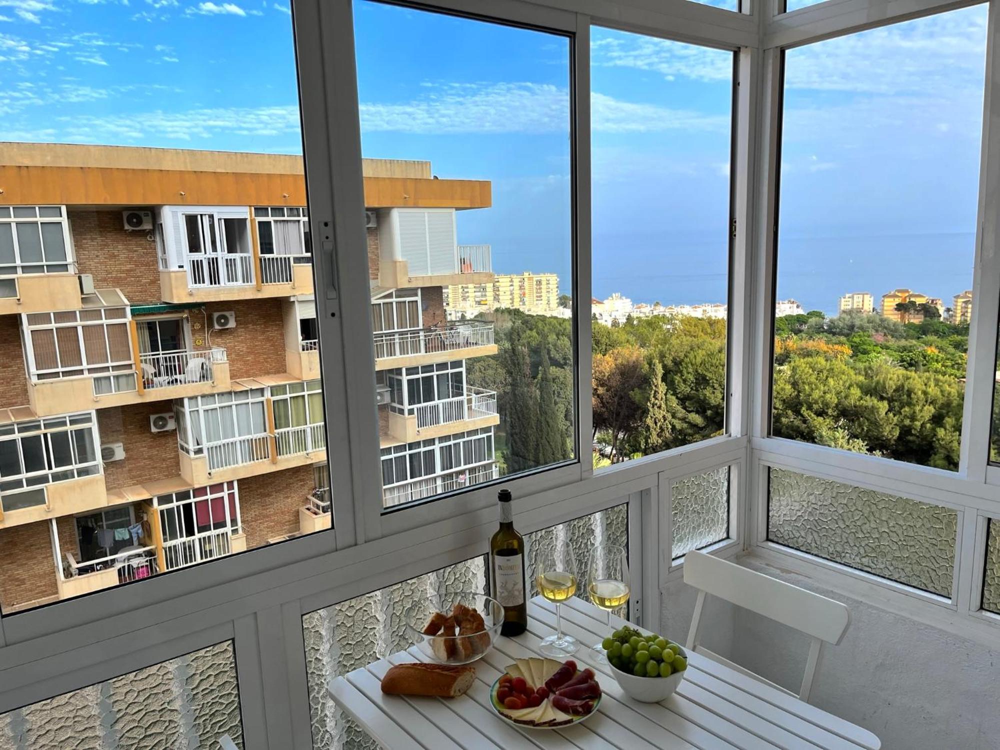 Cozy Central Studio Near The Beach Benalmadena Bagian luar foto
